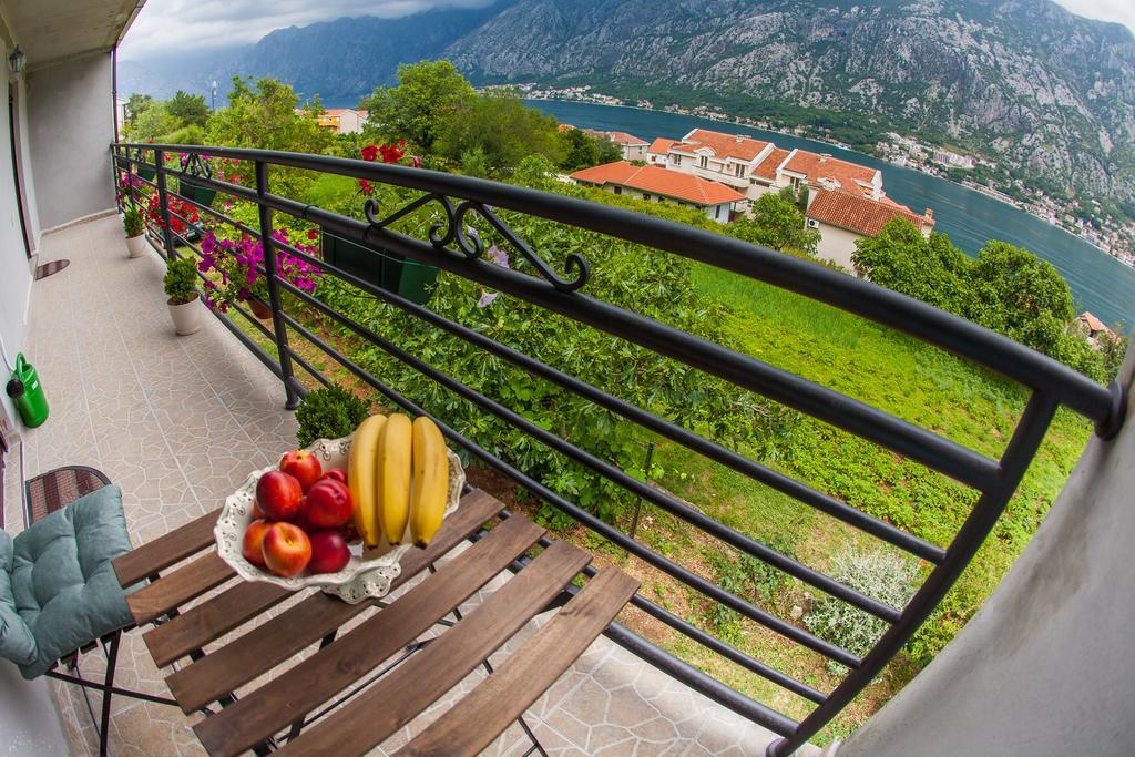 Apartment Bambo Tre Sorrele Kotor Exteriör bild
