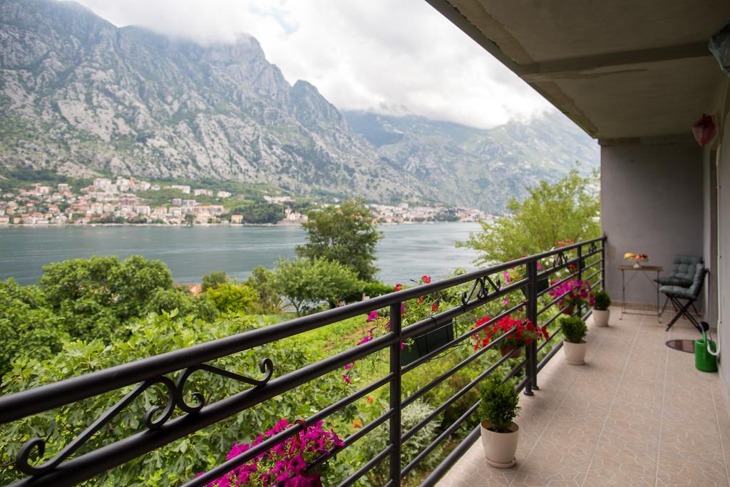 Apartment Bambo Tre Sorrele Kotor Exteriör bild