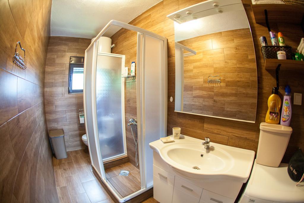 Apartment Bambo Tre Sorrele Kotor Exteriör bild