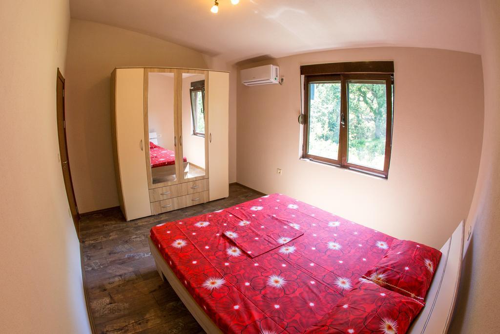 Apartment Bambo Tre Sorrele Kotor Exteriör bild