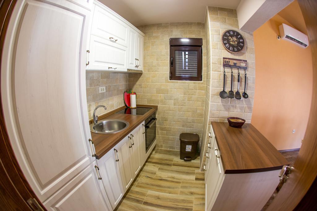 Apartment Bambo Tre Sorrele Kotor Exteriör bild